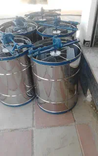استراکتور عسل گیر ۴ قاب و ۶ قاب دستی