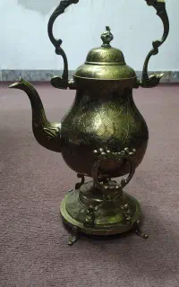 قوری برنجی قلم کاری شده هندی با مخزن الکلی برنجی