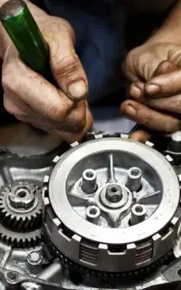 استخدام مکانیک موتور سیکلت