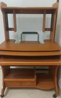 میز تحریر و کامپیوتر جنس خوب و محکم