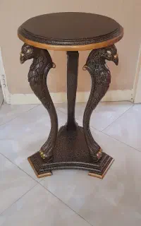 میز کنار سالن