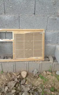 جلو پنجره کولر الجی و قدیمی