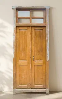 فروش چند درب چوبی قدیمی سالم و یک پنجره