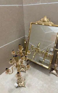 آیینه و شمعدان قدیمی