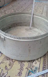 دیگ روحی قدیمی، جنس محکم وسنگن