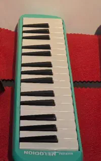 ملودیکا سوزوکی استوک