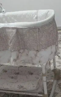 تخت کنار مادر