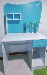 میز تحریر  و کامپیوتر