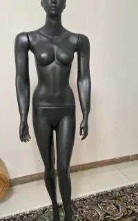 مانکن زنانه مشکی مات