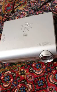 پروژکتور کاملا سالم