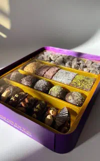 خرمای چهار آیتمی ،چیپس ،رولت،ترافل،پیارم مغز دار