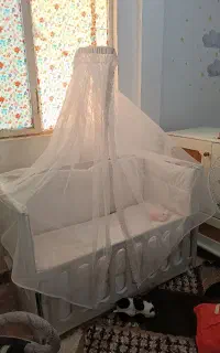 گهواره و تخت کنارمادر