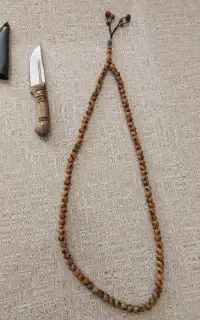 چاقو و تسبیح هسته خرما