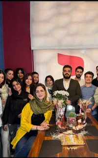 کارشناس فروش تلفنی خانم و اقا