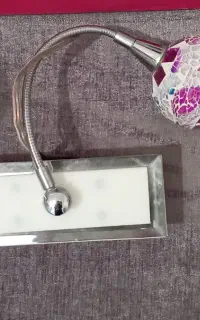 چراغ مطالعه  یا کنار تخت