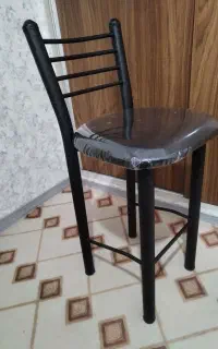 یک عدد صندلی پایه بلند نو