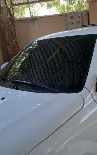 نصب شیشه دودی در محل