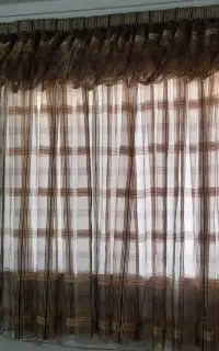 پرده حریر تمیز و سالم