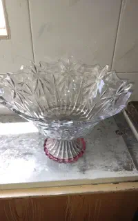 ظرف پایه دار میوه خوری در حد نو