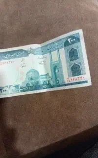 مقداری پول سکه ای و فلزی قدیمی