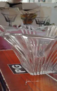 ظرف شیشه ای