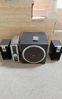 دو عدد اسپیکر کامپیوتر ادیفایر و باند و بلندگو