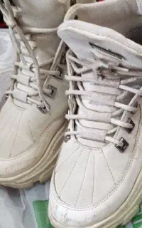 بوت ۷۰۰کفش و لباس