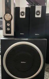 کامپیوتر و اسپیکر وباند