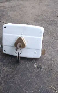 قفل درب حیاط