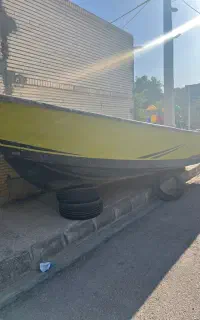 قایق ۸۵ باتشت ۲۳ فوت بامدارک