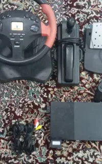 یک دست گاه پلستیشن دو فلش خور همراه با فرمان