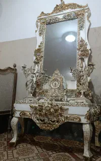 آینه قدی کنارسالنی کاملا سالم