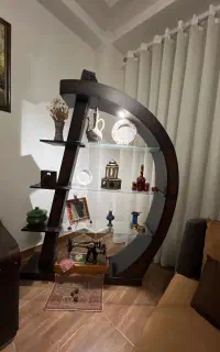 بوفه چوبی با نور هالوژنی