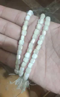 تسبیح سنگی کار دست با قدمت ۶۰ساله