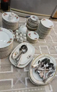 ظروف چینی گل سرخ
