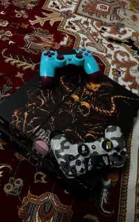 کپی خور PS4 500GB/دو دسته همراه کاستوم خاص و تمیز