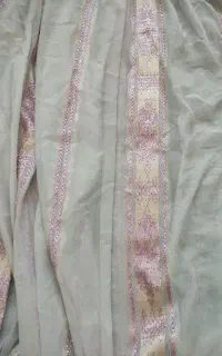طرح سنتی کرم با گل بنفش