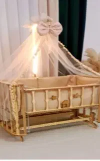 گهواره کنار تخت مادر