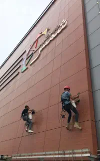 پیچ رولپلاک سنگ نما شستشوی نما تعمیرات نما