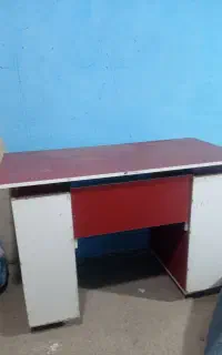 میز تحریر تمیز دست دوم .