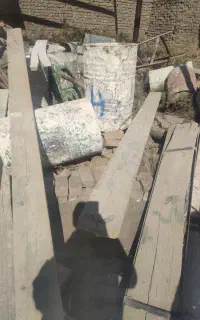 تعدادی تخته فرغون بیل و بشکه فروشی