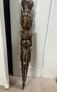 مجسمه دیوارکوب چوبی