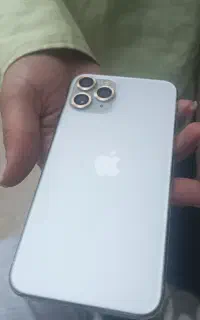 آیفون 11pro در حد صفر ۲۵۶ گیگ