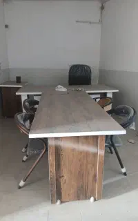 میز مدیریتی و میز کنفرانس و صندلی