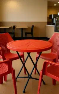 میز و صندلی پلاستیکی رستوران و غذاخوری طرح حصیری