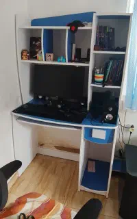 میز کامپیوتر و کتابخونه ای