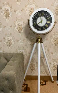 ساعت ایستاده ۳ پایه