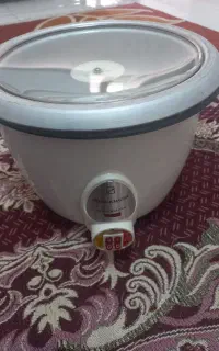 یه دست  سرویس اشپز خانه  و یک عدد پلو پز