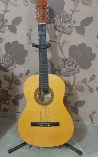 گیتار Rudy اسپانیش در حد نو تمیز و سالم