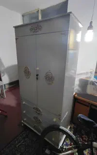 فروش یه عدد کمد و میز تلوزیون